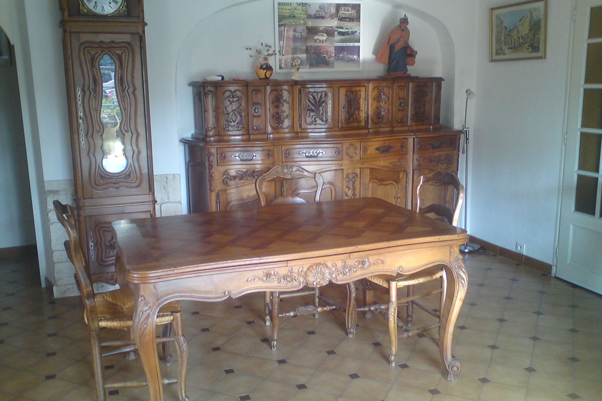 Photo 3 Table noyer 8 places + 8 chaises +1