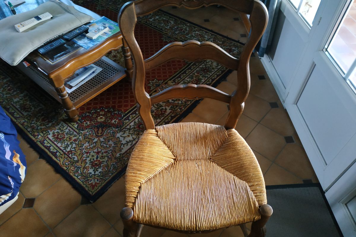 Photo 2 Table noyer 8 places + 8 chaises +1