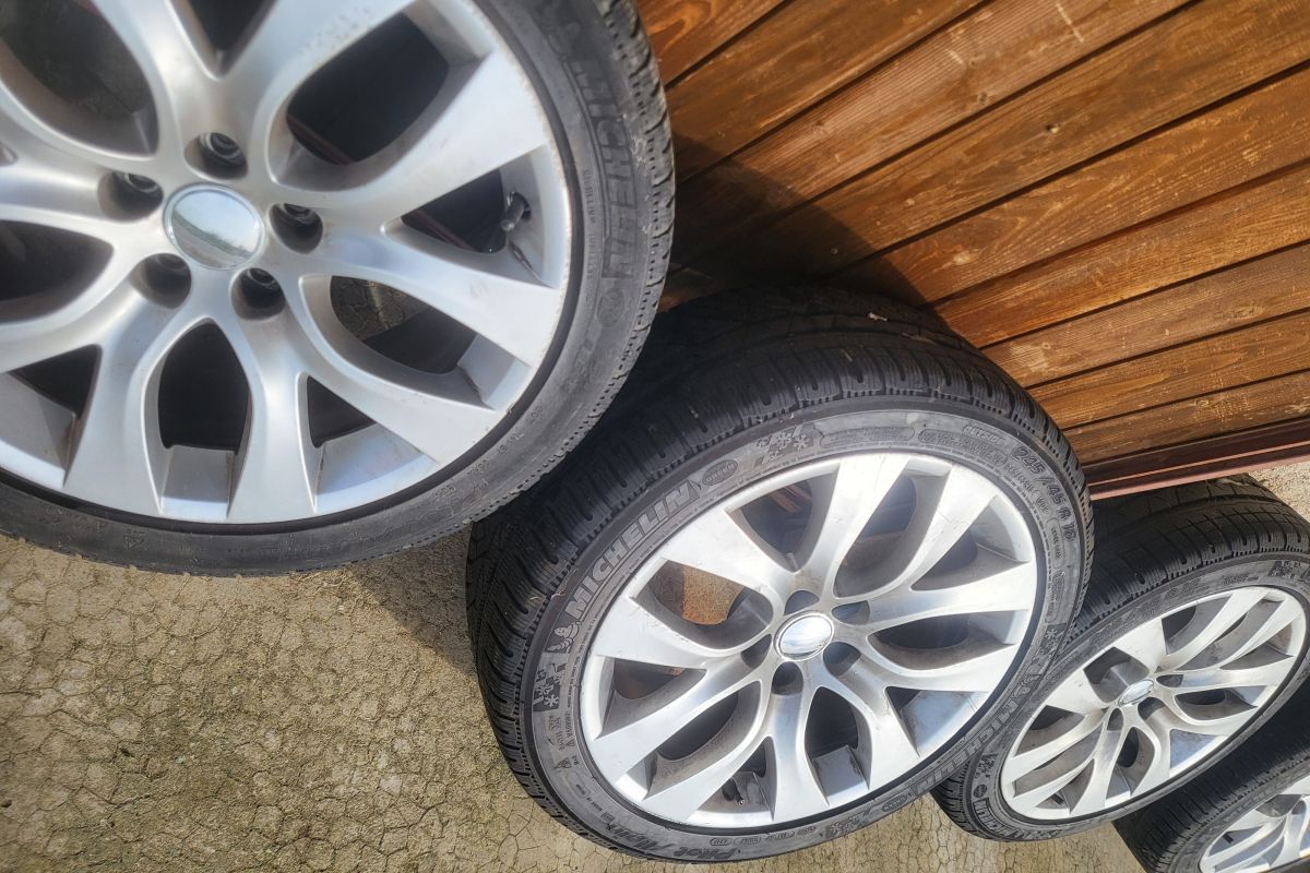 Photo 2 Roues hiver 245/45/18