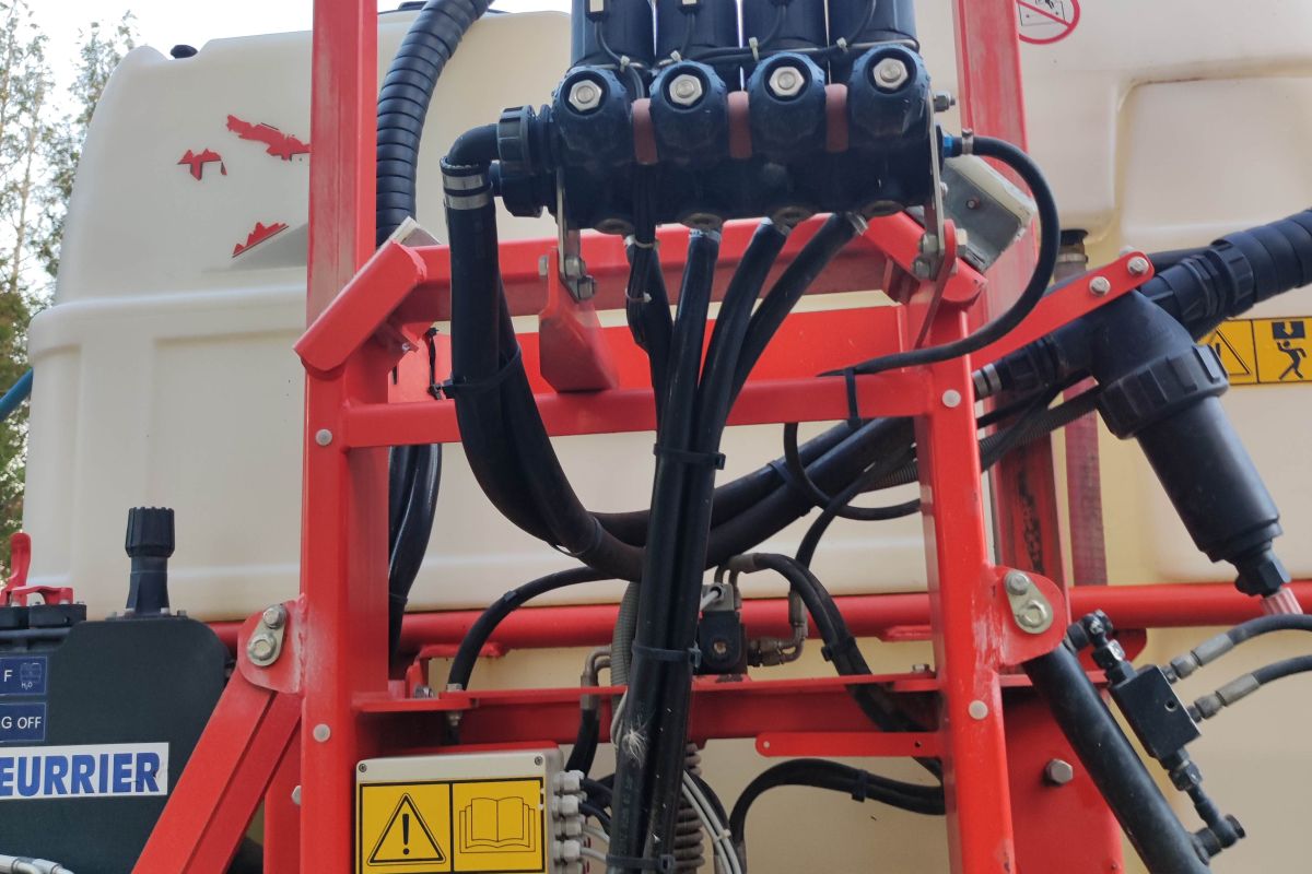 Photo 3 Pulvérisateur KUHN OMNIS 1000 L