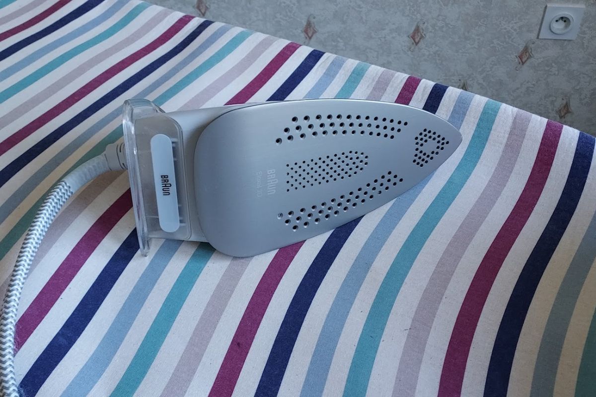 Photo 3 Central vapeur Braun avec housse et planche à repasser