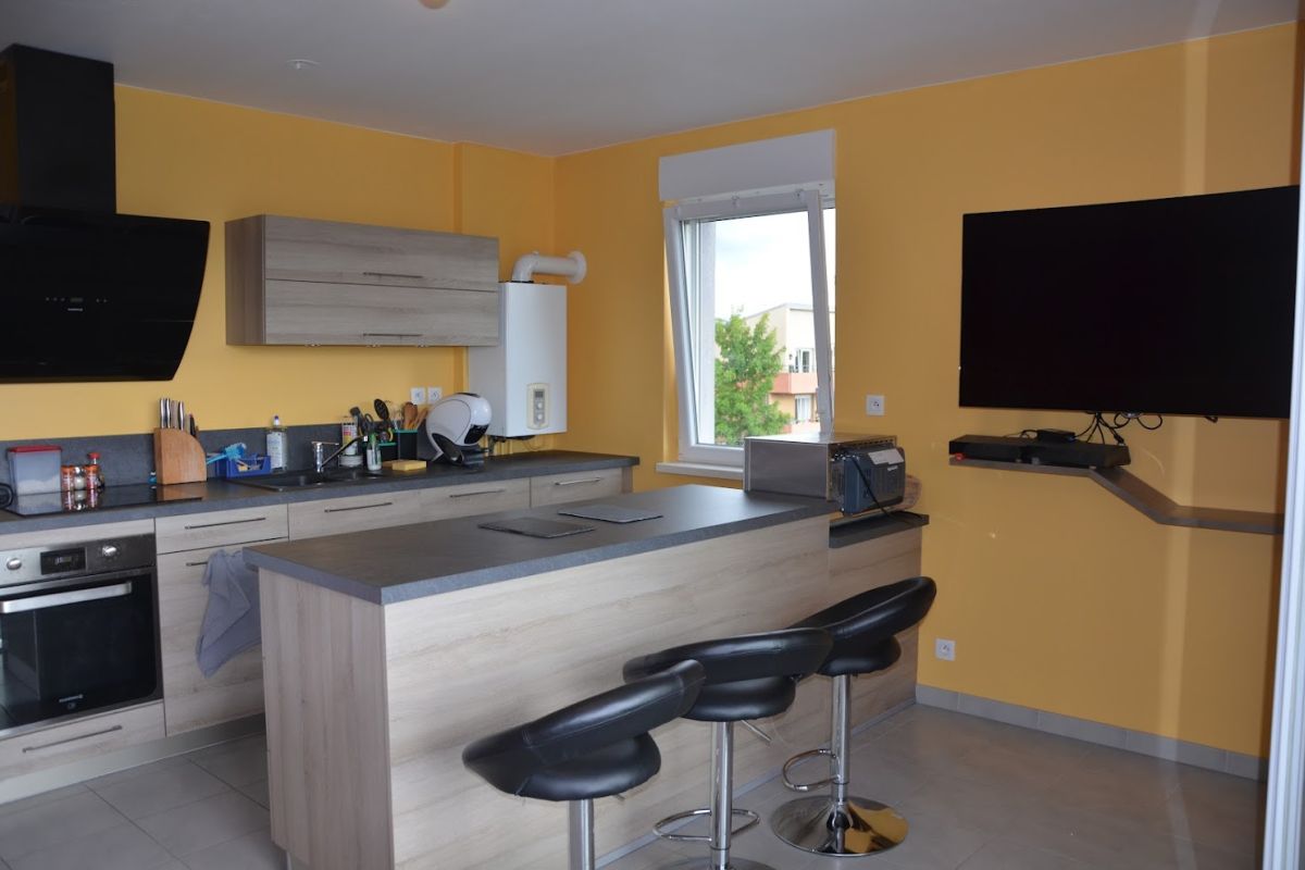 Belfort (90) - Appartement BBC 2 pièces - Secteur parc à Ballon - 46,49m² - Balcon - Place parking privative - Dressing dans chambre - Cuisine Schmidt