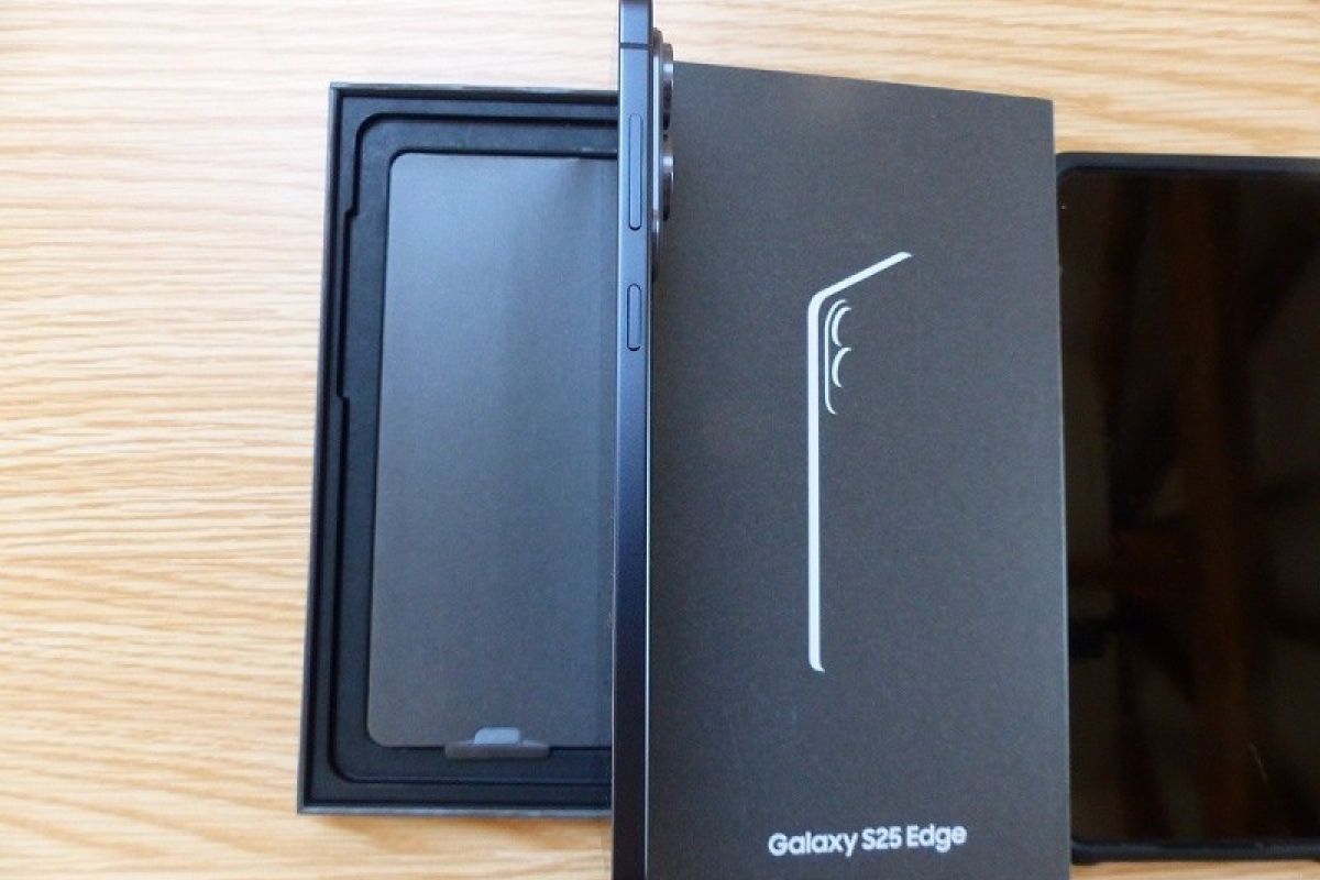 Photo 2 Samsung Galaxy S25 Edge 512G°, 5G avec Galaxy AI, Noir Absolu Titane