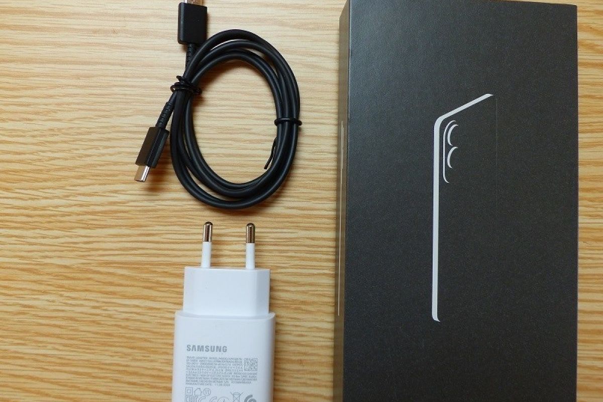 Photo 3 Samsung Galaxy S25 Edge 512G°, 5G avec Galaxy AI, Noir Absolu Titane