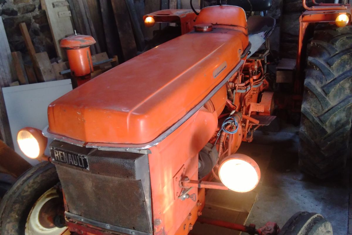 Tracteur Renault Super 6 - 3300 €