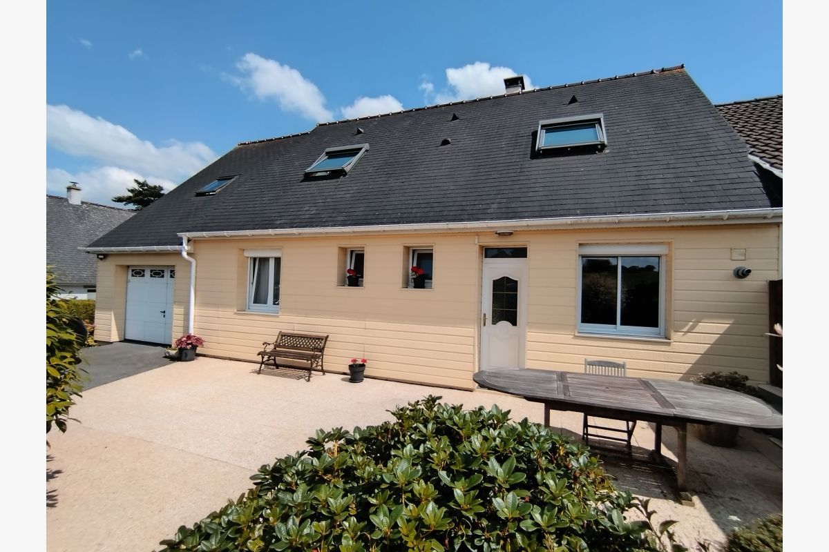 exclu., vds joli pavillon av. vie de pl.-p. cpt 4 chambres,