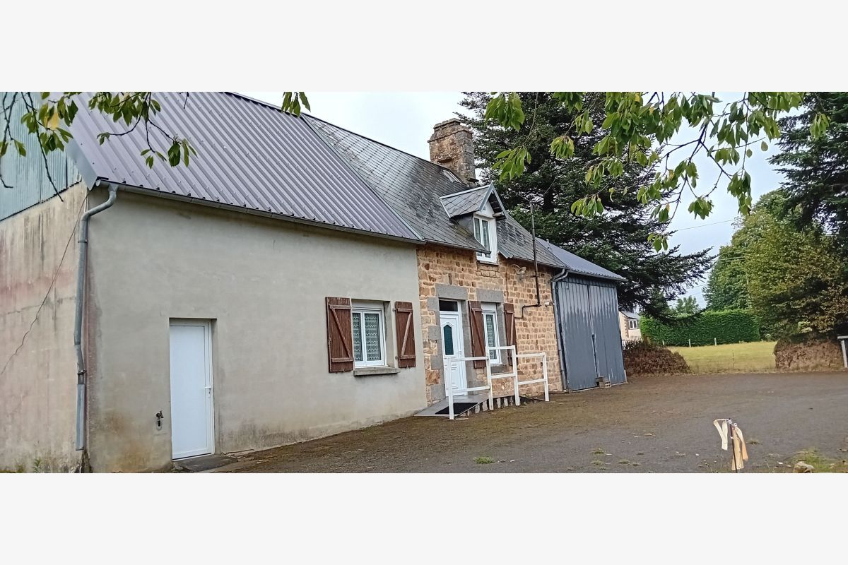 Les Loges sur Brécey, à v. maison...