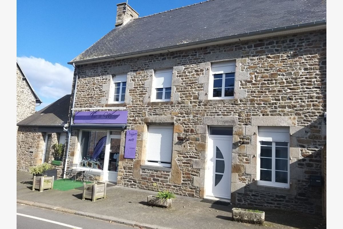 Saint-Aubin-de-Terregatte, à vendre maison de bourg...