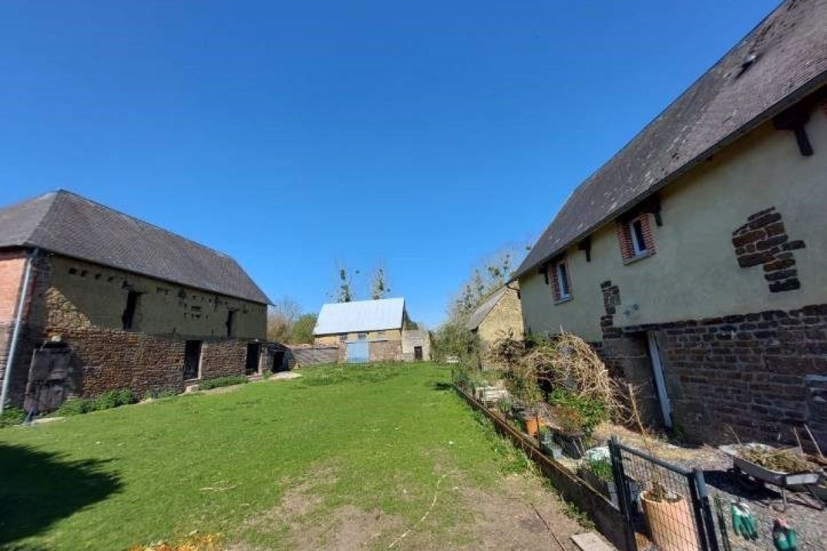 Photo 2 Maison ancienne avec hambre d'hôtes et ses dépendances