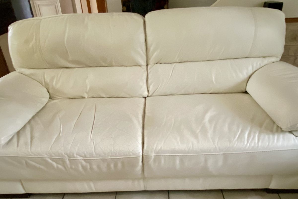 Lot d’un canapé 3 places et 2 fauteuils cuir