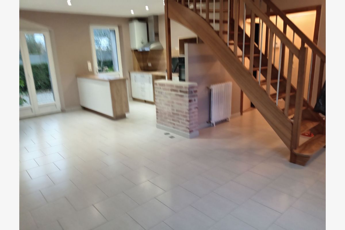 loue maison, 650 euros/mois, 100 m2, rdc : 1 chambre, séjour