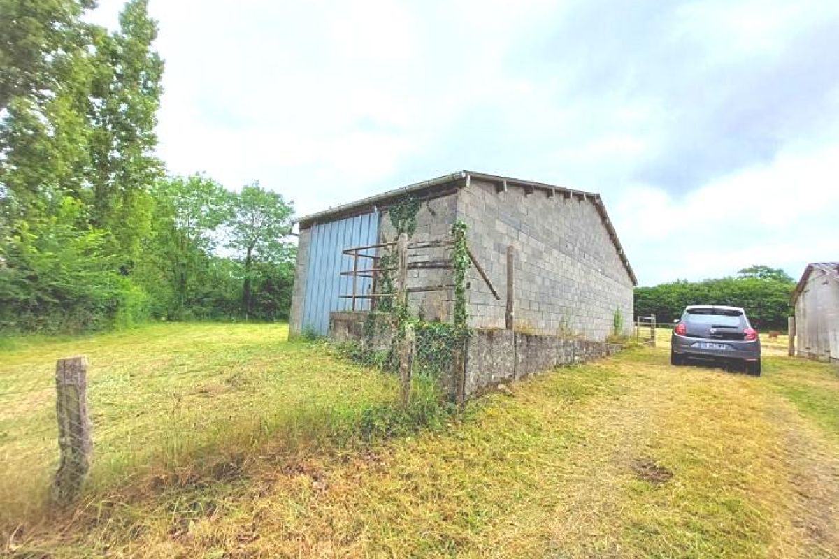 Photo 2 A vendre terrain agricole avec dépendances