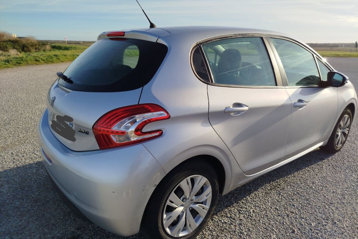 Photo 2 PEUGEOT 208