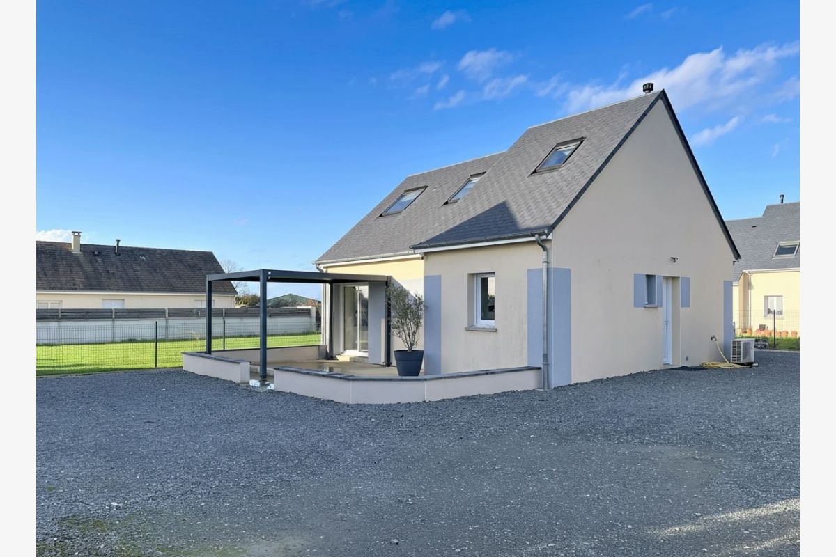 Montsurvent, Agence Faudais, Coutances. Tél. 02.33.45.07.57