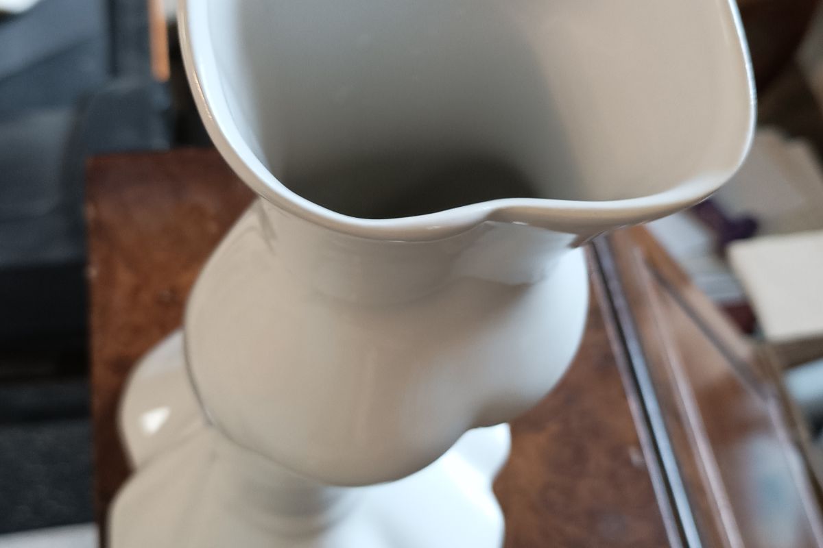 Photo 3 Vase blanc en forme de femme en robe