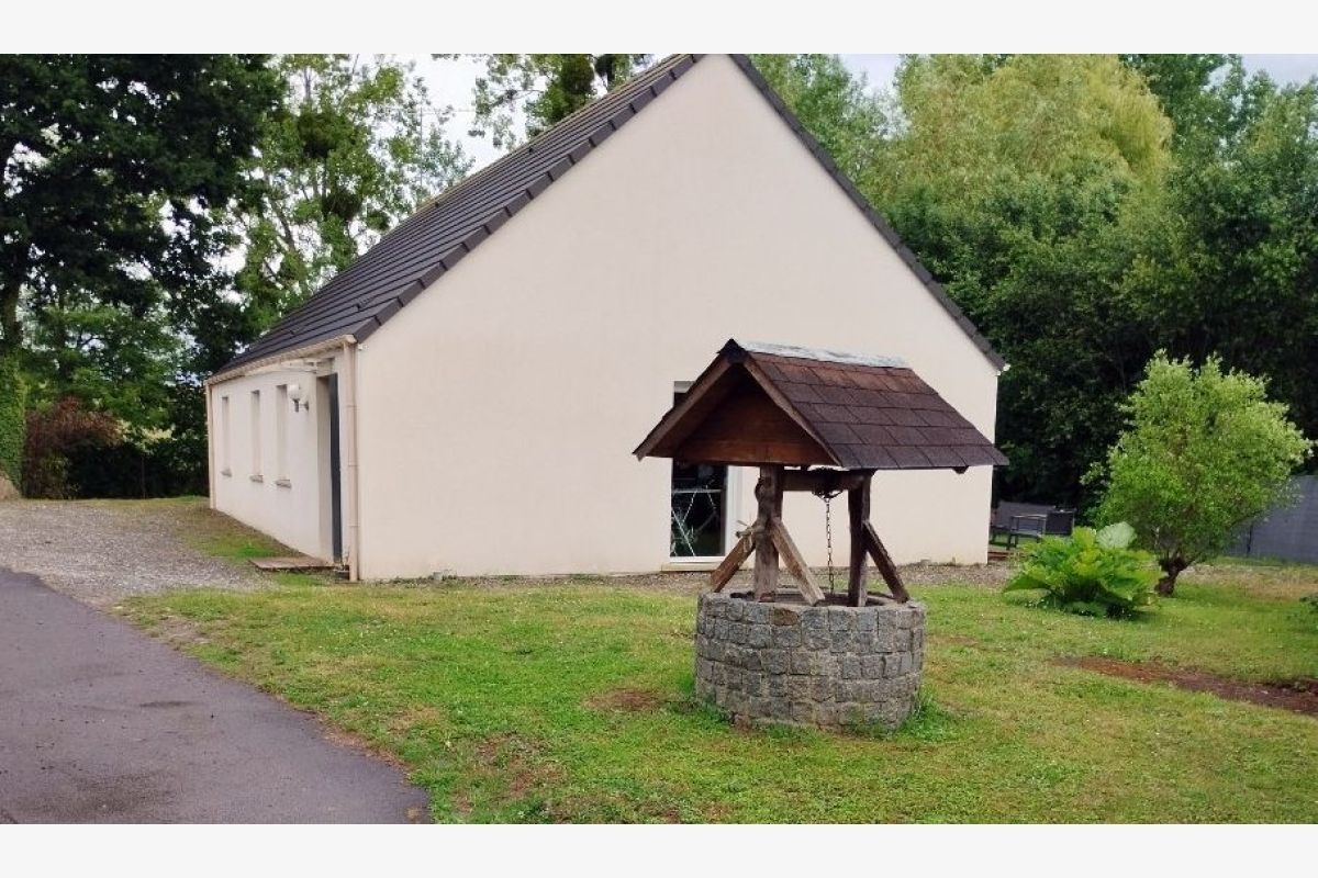 Beauvoir, à la sortie, à 5 km du Mont-Saint-Miche...