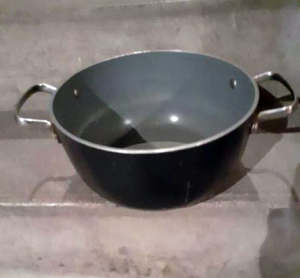 Photo 2 Cocotte en fonte avec son couvercle 