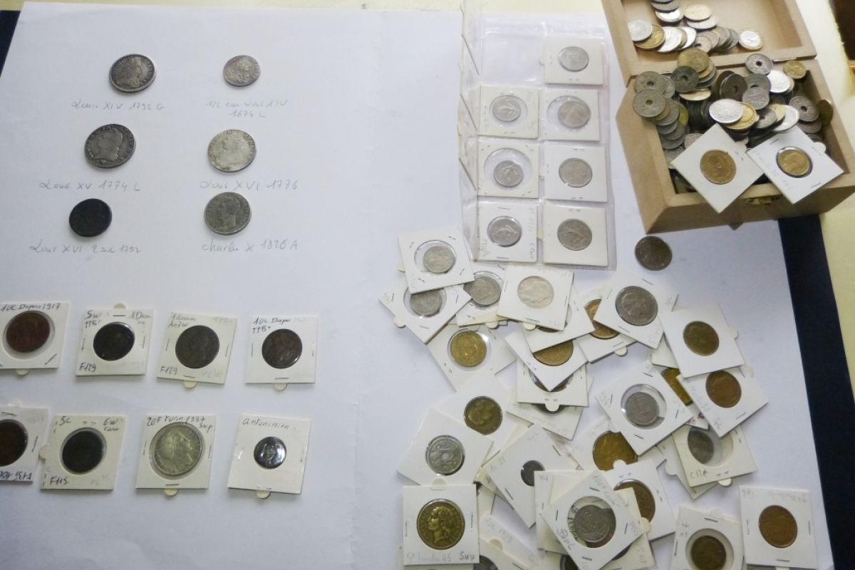 Photo 2 3 coffrets monnaies francaises dont écus royaux