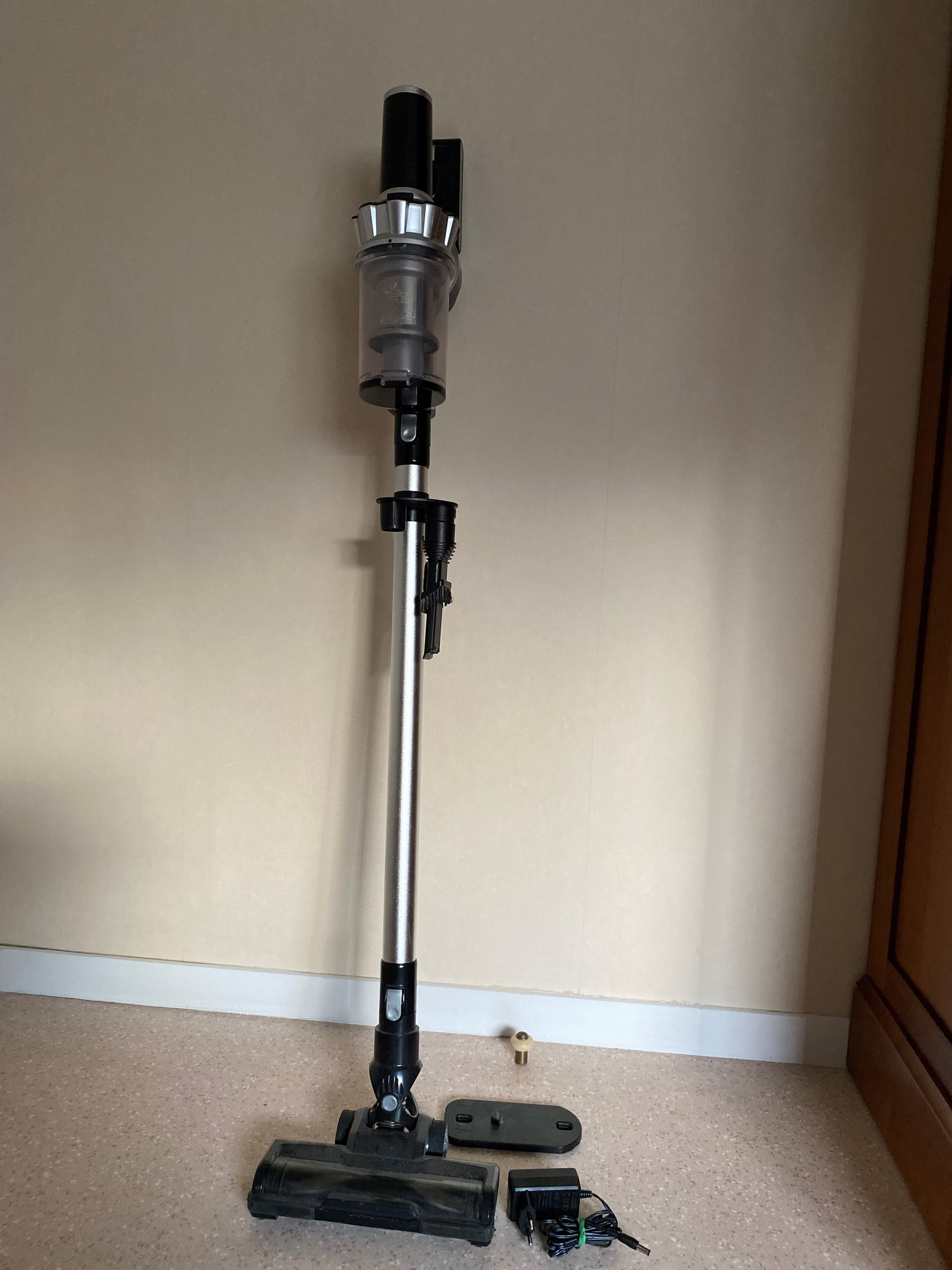 Photo 2 Lustre et aspirateur balai