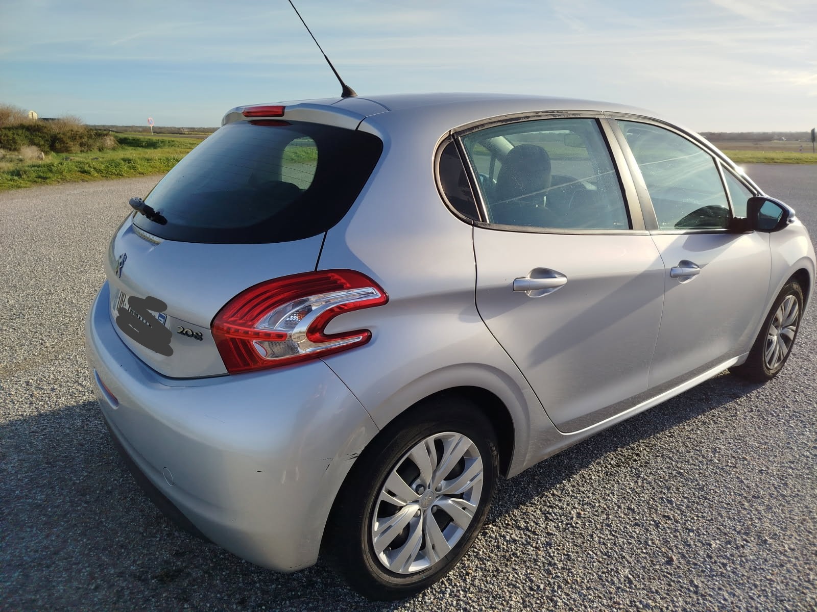 Photo 2 Peugeot 208 essence