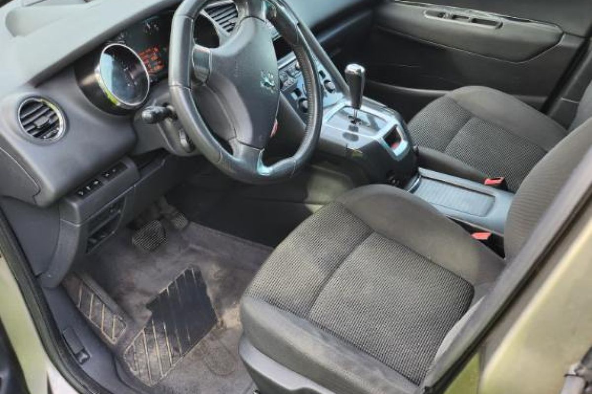 Photo 2 Peugeot 5008 HDI boîte auto