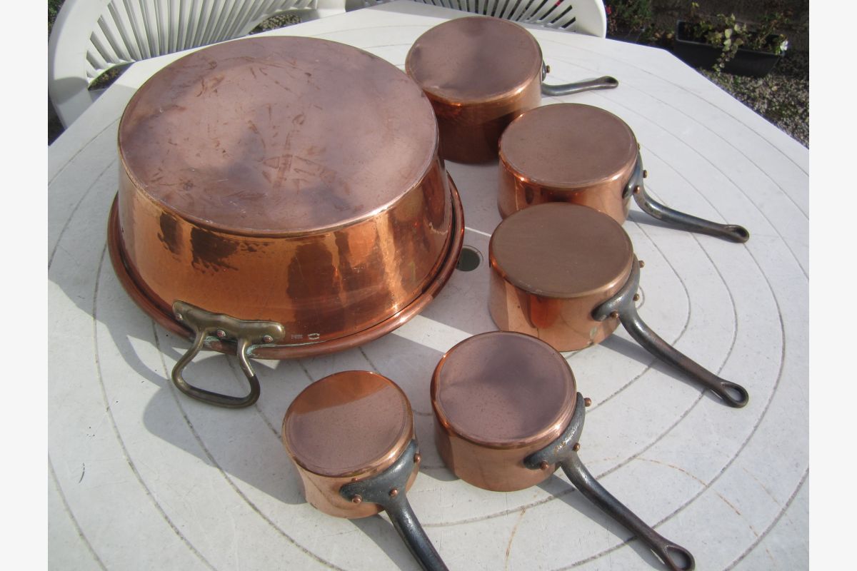 5 casseroles en cuivre