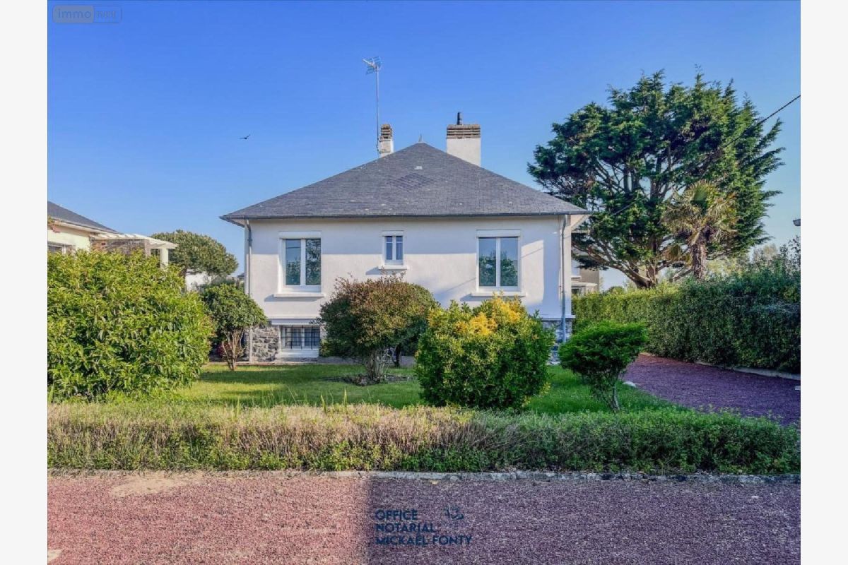 à v. maison de 61 m2 sur sous-sol. Au rdc : cuis. A/E, séjou