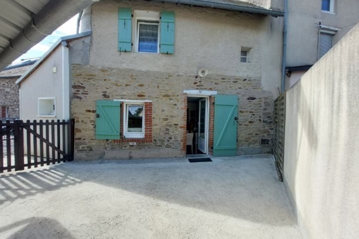 Photo 2 Une maison mitoyenne située dans le bourg