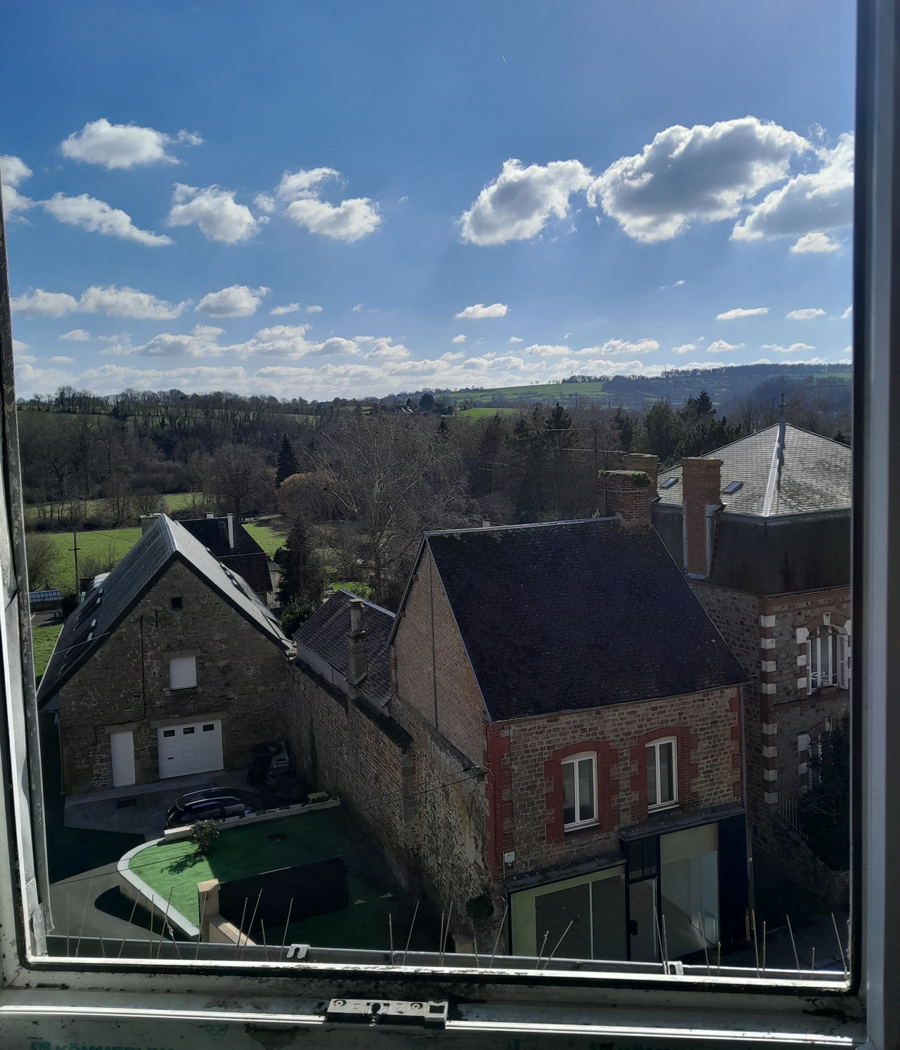 Tessy-Bocage, à vendre dernier étage à aménager...