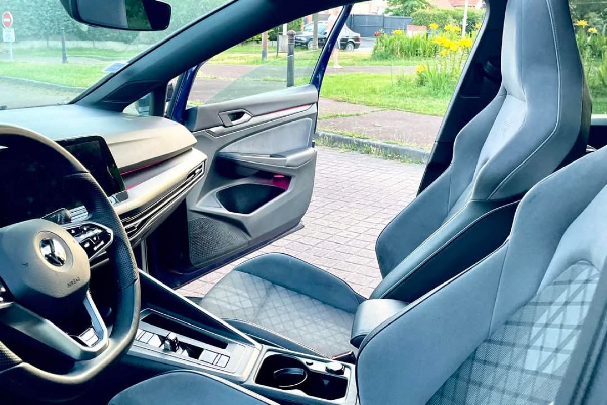 Golf R-Line 1ST, modèle VIII SW 2.0 TDI SCR 150 R-LINE DSG7