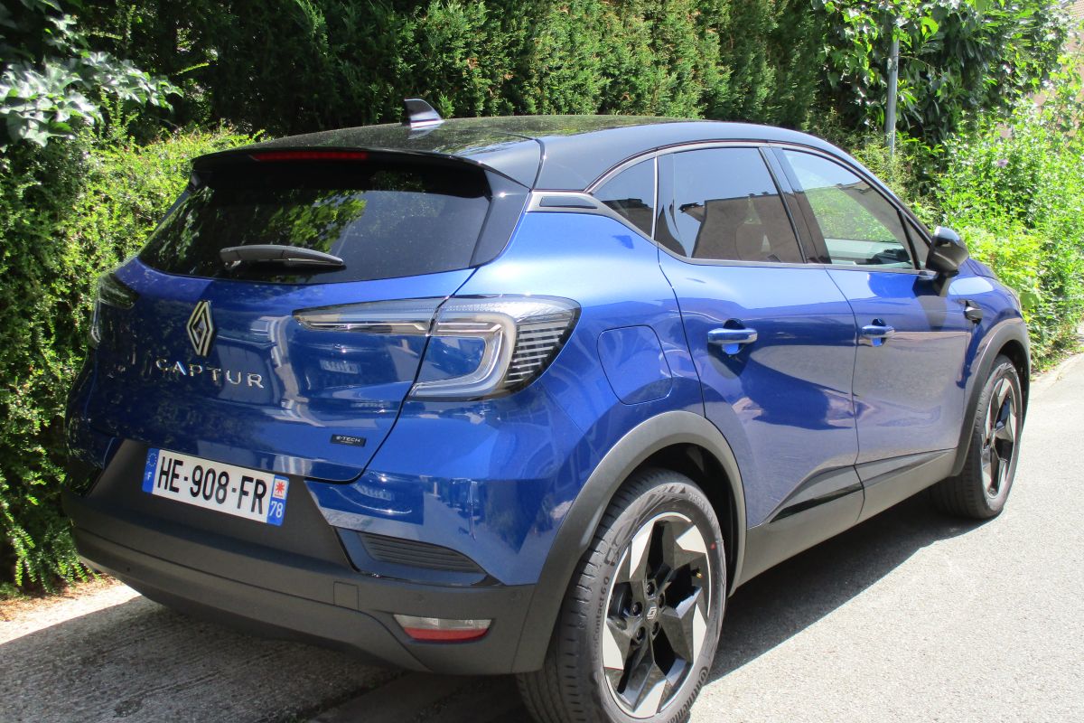 Photo 2 Renault Captur full hybrid E-Tech 145  6 mois