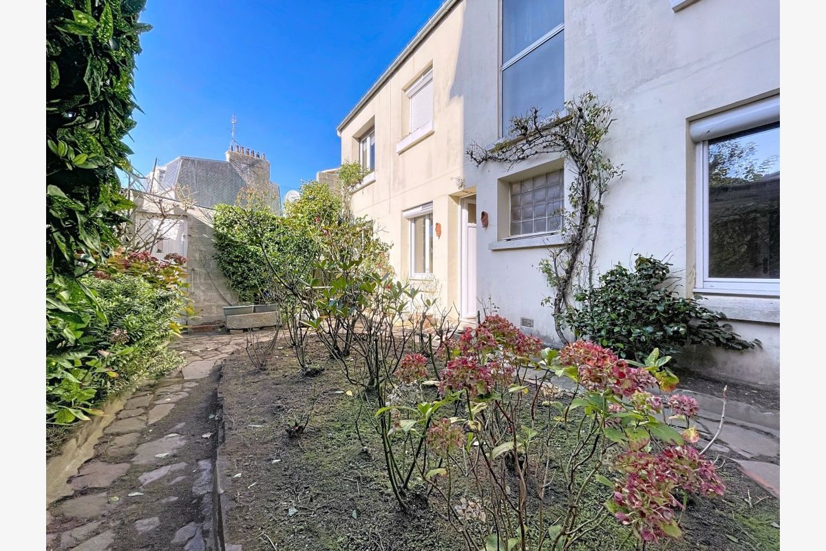 plein centre, vds maison env. 100 m2 av. dble gge cpt séj./s