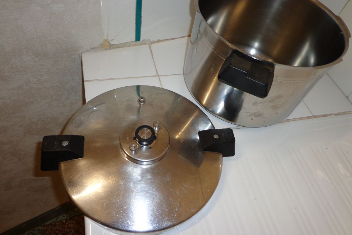 Cocotte huit litres inox