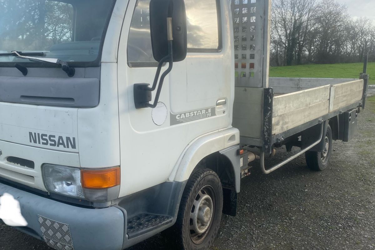 Nissan Cabstar plateau