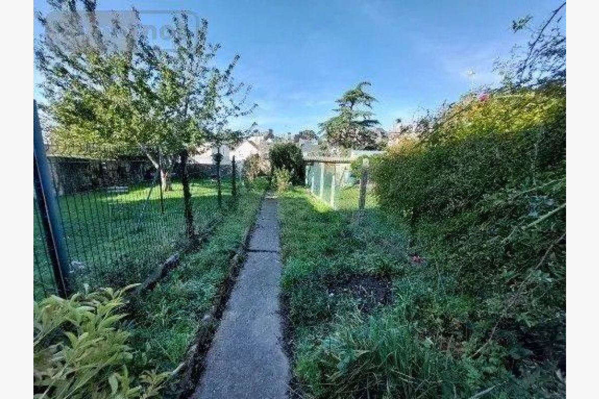 Proche commerces / 1 km de la plage