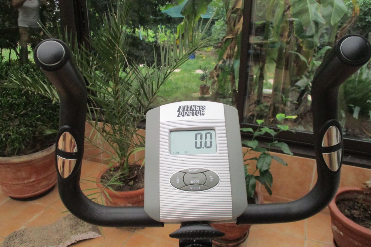 Photo 2 Vélo d'appartement très peu servi