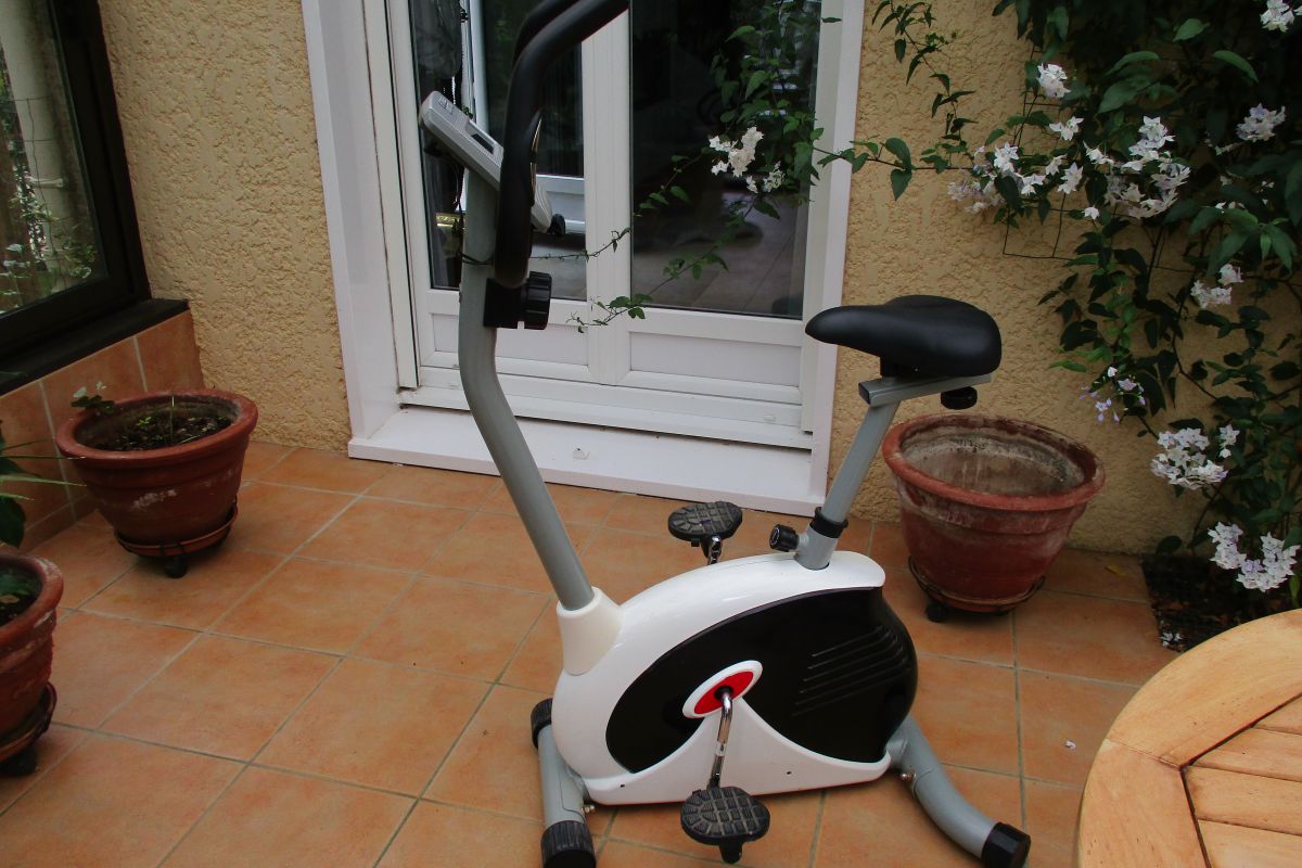 Vélo d'appartement très peu servi