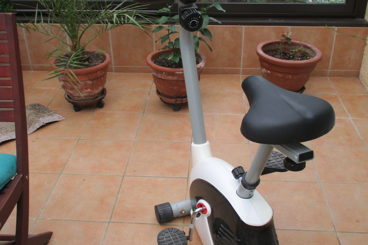 Photo 3 Vélo d'appartement très peu servi