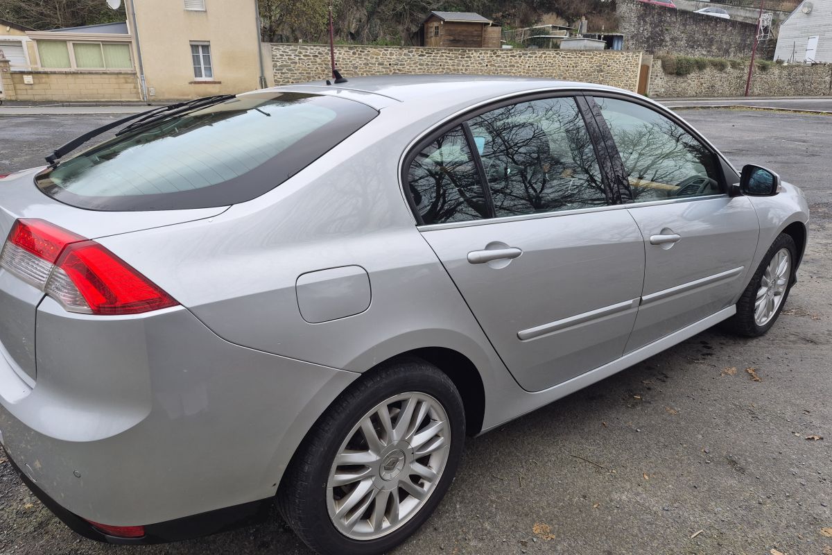 Photo 3 Laguna III 2 l Initiale Paris 