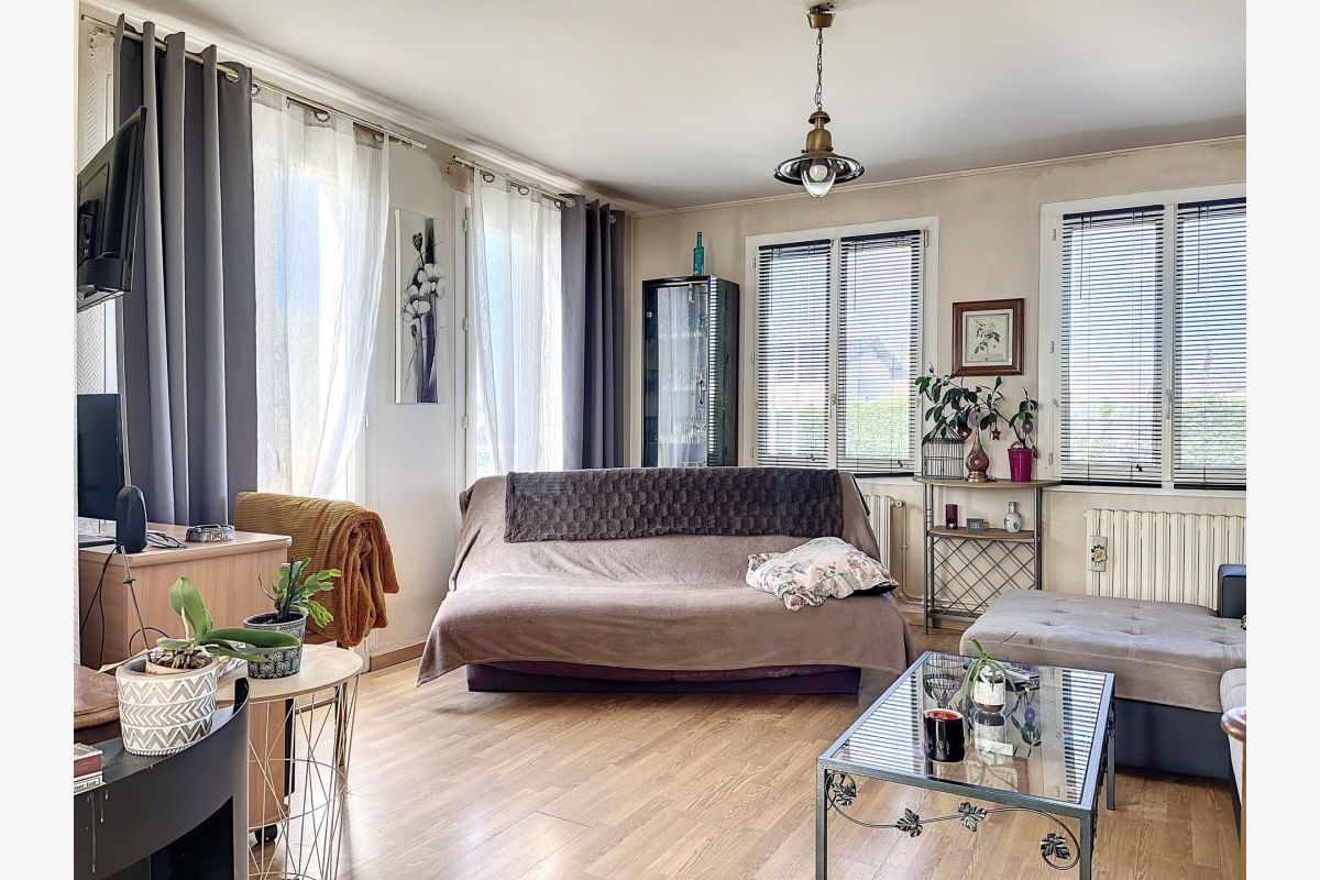 Agence Faudais, Coutances. Tél. 02.33.45.07.57