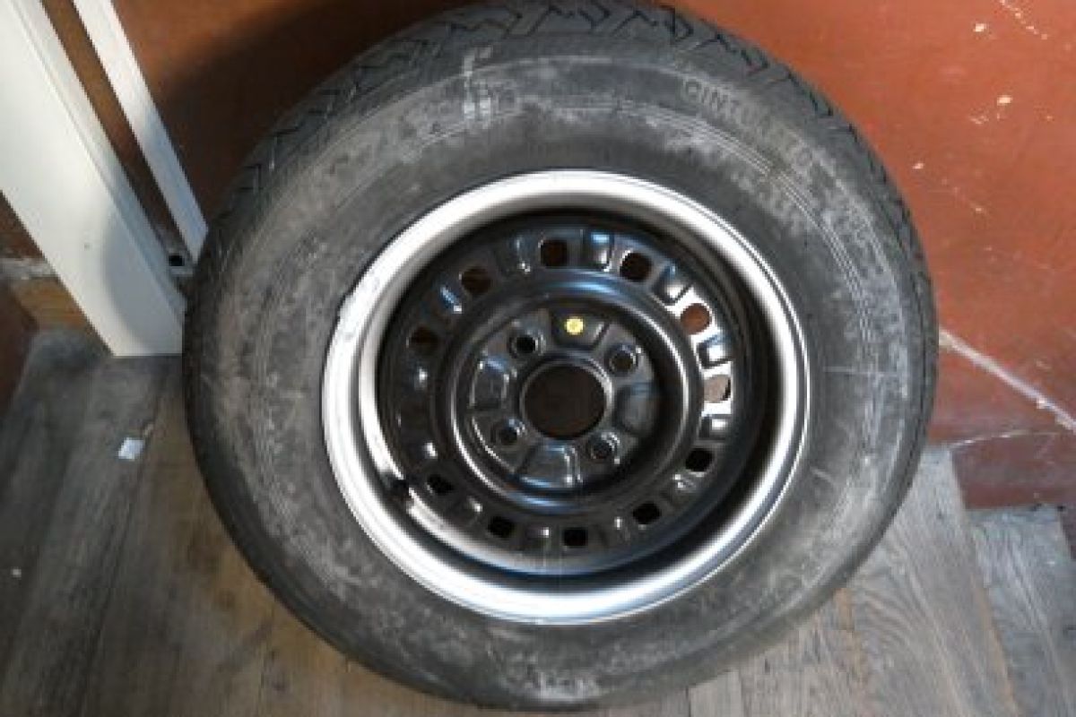 Roue de secours compris avec jamp