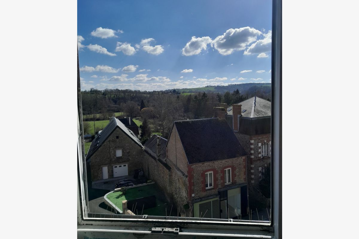 Tessy-Bocage, à vendre dernier étage à aménager...