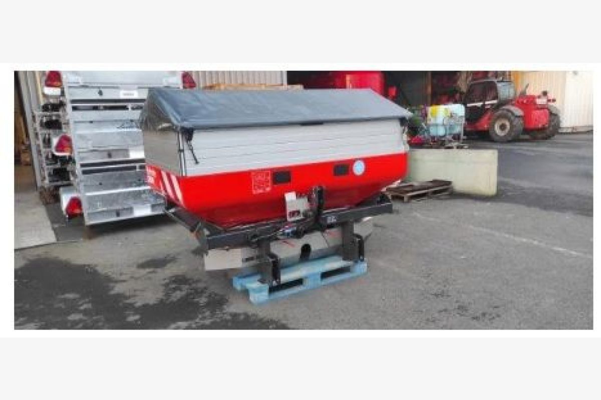 Distributeur d'engrais Kubota DSM 2000 HB