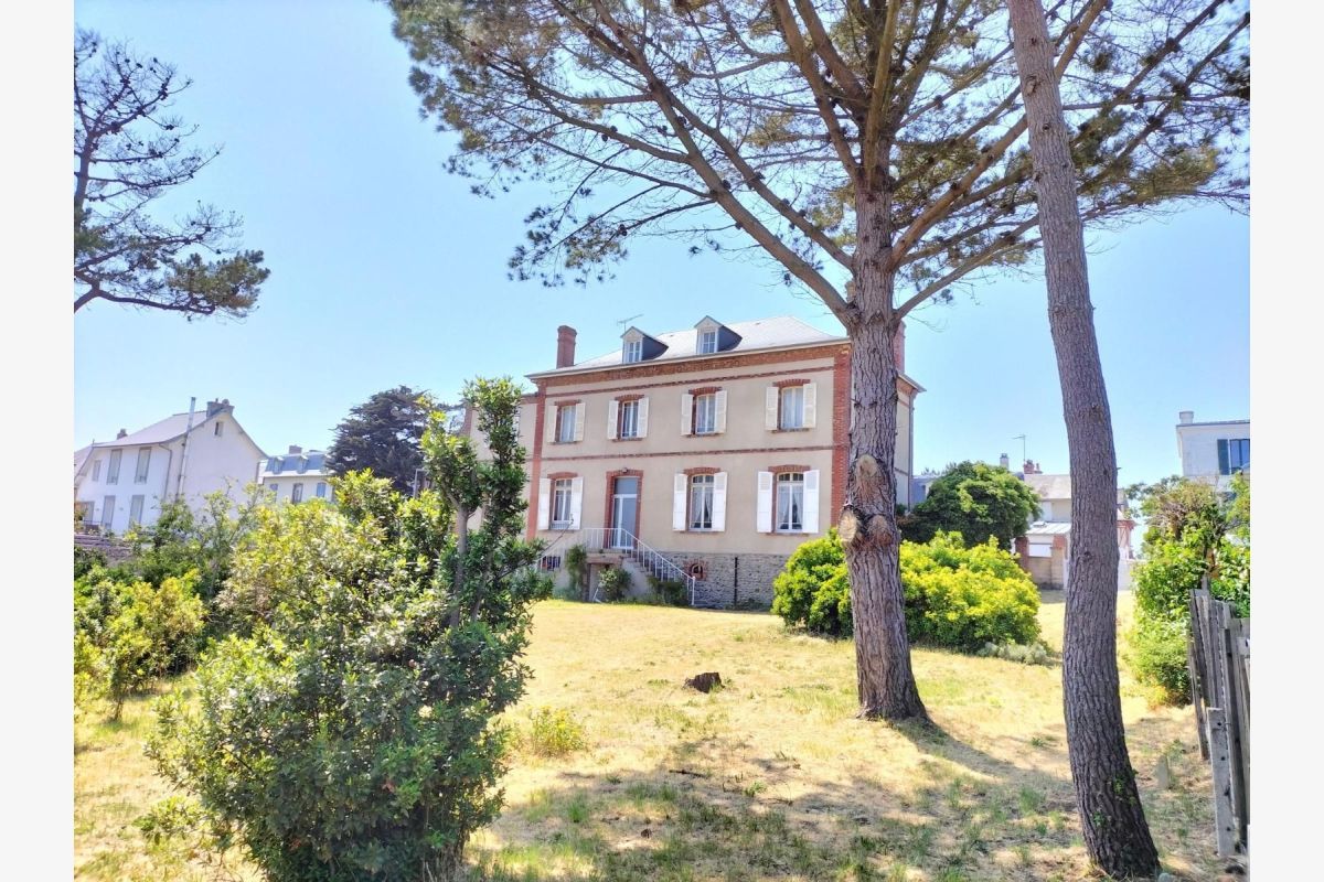 Me Fonty, notaire, Coutainville. Tél. 02.33.47.18.44www.font