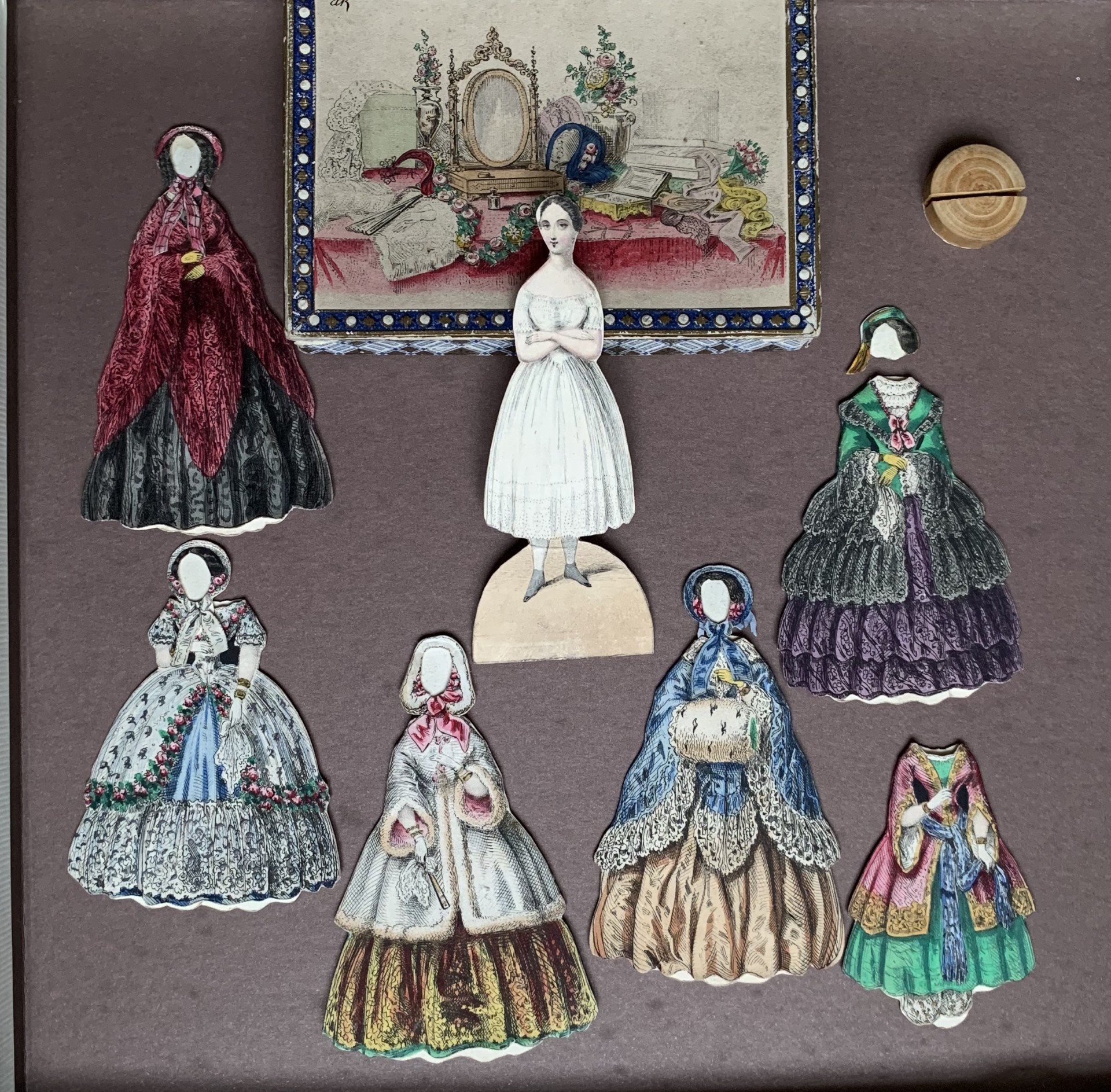 RECHERCHE POUPEES EN PAPIER 