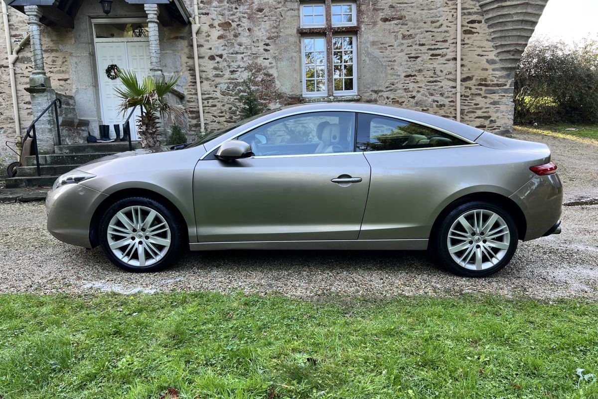 Photo 2 LAGUNA COUPE INITIALE V6 DCI 240ch 4CONTROL