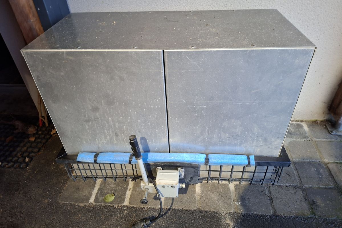 Photo 2 Caisse chien sur attelage remorque