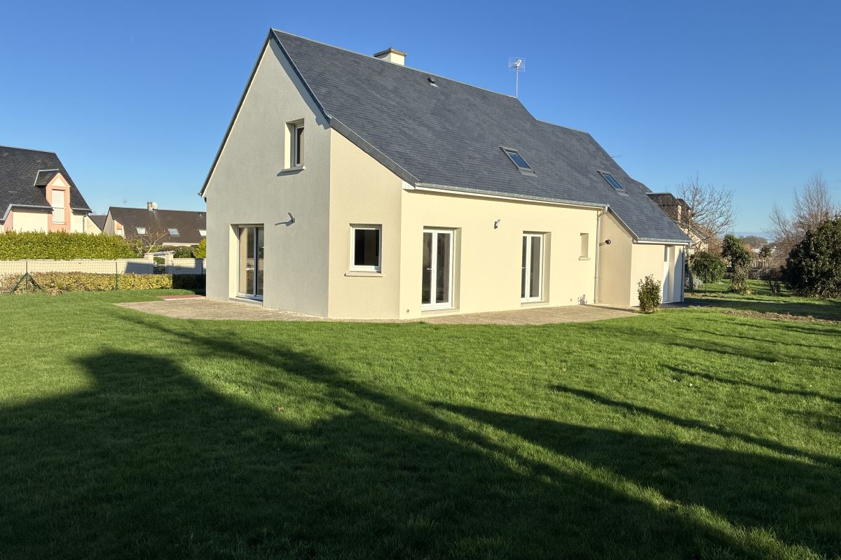 Maison totalement restaurée près de Granville 