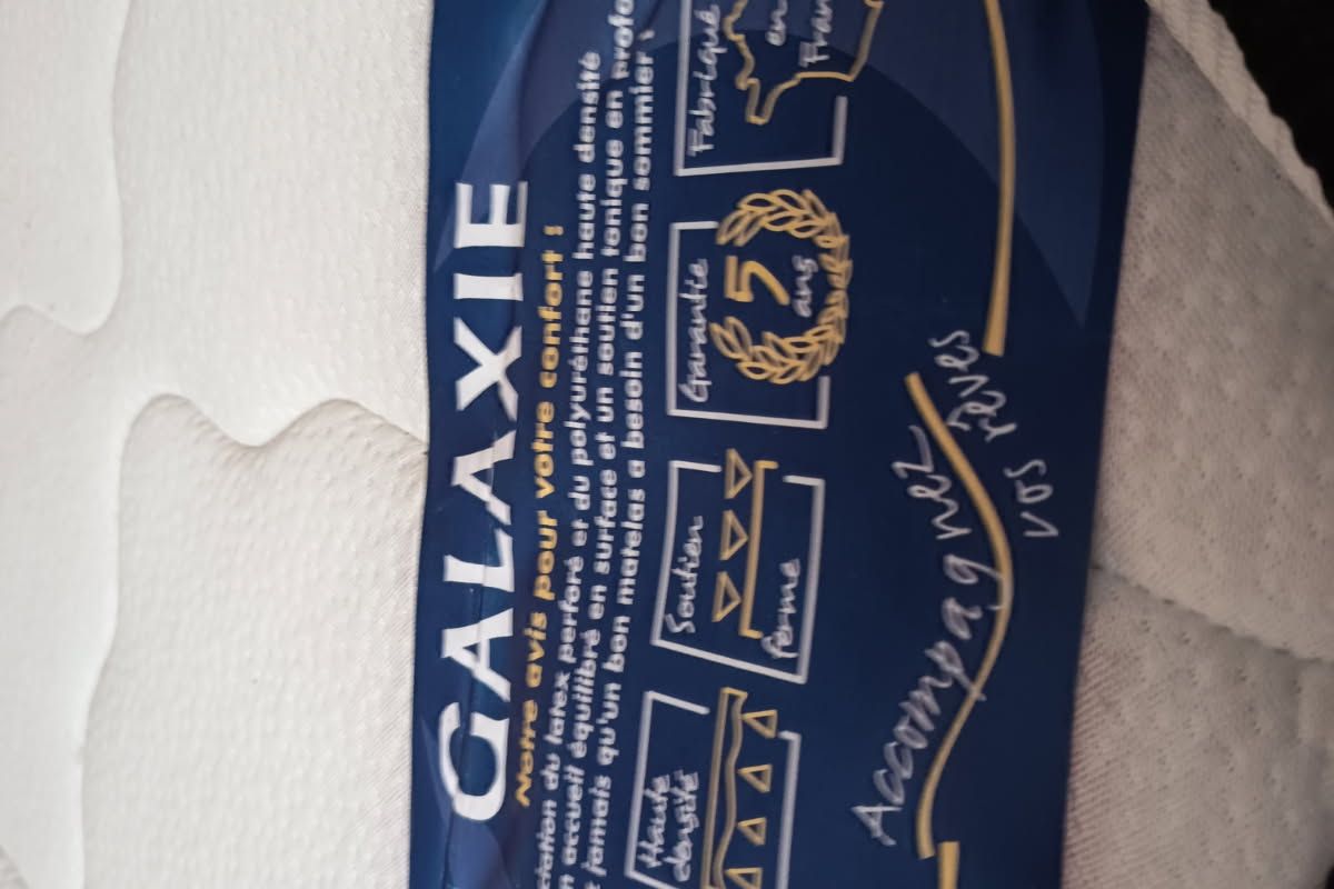 Photo 3 Lit en bois massif 