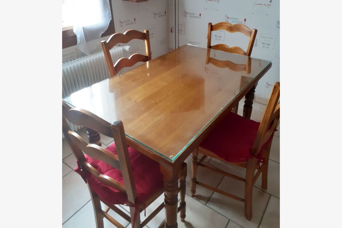 Table + 4 chaises